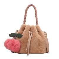 Sac En Peluche 2021 Nouveau Sac Seau Portable En Peluche Automne Et Hiver Sac De Messager Mignon main image 6