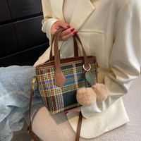 Simple Woolen Fashionable Large-capacity One-shoulder Messenger Bag main image 3