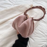 2021 New Plush Underarm Bag Chain Portable One-shoulder Bag Autumn And Winter Bag main image 5