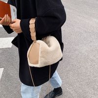 2021 New Plush Underarm Bag Chain Portable One-shoulder Bag Autumn And Winter Bag sku image 1