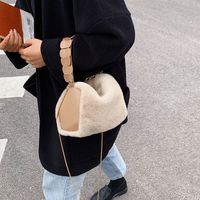 2021 Neue Plüsch-unterarmtaschenkette Tragbare One-shoulder-tasche Herbst- Und Wintertasche sku image 1