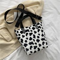 Fashion Women New Casual Plush One-shoulder Flower Bag Large-capacity Underarm Bag sku image 2