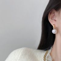 Korea Einfache Perlenohrringe Retro-legierung Ohrringe main image 5