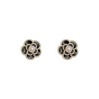 Simple Fashion Pearl Flower Earrings Female Niche Personality Trend Alloy Earrings main image 5