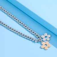 Light Luxury Niche Gold And Silver Contrast Sweet Four-petal Flower Pendant Necklace main image 5