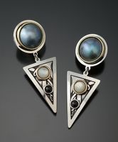 Neue Koreanische Mode Kreative Dreieck Eingelegte Perlens Chale Mondstein Ohrringe Weiblich main image 2