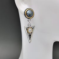 Neue Koreanische Mode Kreative Dreieck Eingelegte Perlens Chale Mondstein Ohrringe Weiblich main image 3