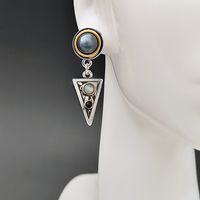 Neue Koreanische Mode Kreative Dreieck Eingelegte Perlens Chale Mondstein Ohrringe Weiblich main image 4