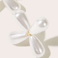 Fashion Simple And Fresh Flower Pearl Earrings Wholesale main image 3