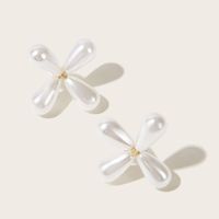 Fashion Simple And Fresh Flower Pearl Earrings Wholesale sku image 1