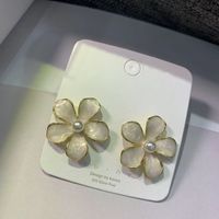 Fünfblättrige Blumenohrringmuster Mode-stil Einfache Ohrringe main image 3