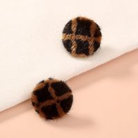 European And American Autumn And Winter Fashion Plaid Stud Earrings main image 5