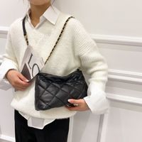 Autumn And Winter Solid Color Rhombic Chain Shoulder Bag main image 3