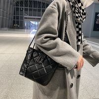 2021 Bolso De Mensajero De Un Solo Hombro Con Cadena Rómbica Para Mujer Bolso De Color Sólido main image 1