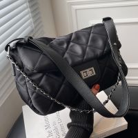 New Fashion Nylon Rhombic Chain Texture Padded Coat Messenger Bag main image 4