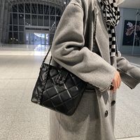 2021 Rhombic Chain Ladies One-shoulder Messenger Bucket Bag Solid Color Bag sku image 2