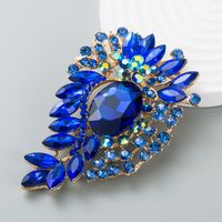 Broche Fleur Cloutée De Diamants En Alliage Européen Et Américain En Gros main image 5