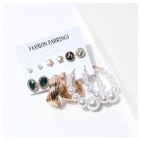 Boucles D&#39;oreilles Européennes Et Américaines Pour Femmes Nouvelles Boucles D&#39;oreilles En Perles Dorées Rétro Ensemble De 6 Pièces main image 3