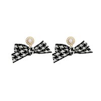 Fashion Retro Plaid Earrings Trend Exaggerated Pearl Earrings main image 4