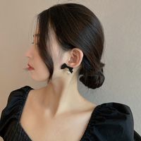 Autumn And Winter New Korean Retro Velvet Bow Heart Pearl Earrings main image 5