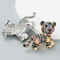 Three-dimensional Tiger Metal Creative Personality Diamond-studded Brooch main image 4
