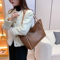Casual Solid Color Large Capacity Autumn And Winter Commuting Tote Bag main image 4