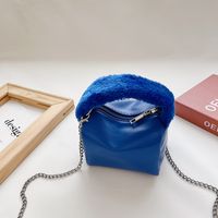 Children's Bag Fall Winter 2021 New Furry Messenger Bag Solid Color Mini Bucket Bag sku image 5