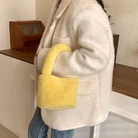 New Bucket Candy Color One-shoulder Plush Simple Handbag sku image 2