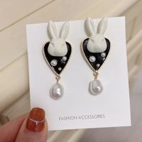 Boucles D&#39;oreilles En Forme De Goutte D&#39;huile Amusantes Et Amusantes À La Mode Avec Un Lapin En Perles D&#39;imitation main image 1