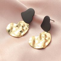 Fashion Retro Irregular Metal Heart Earrings main image 3