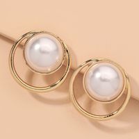 Fashion Exquisite Retro Pearl Earrings main image 3