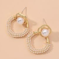 Simple Retro Pearl Earrings main image 2