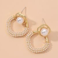 Simple Retro Pearl Earrings main image 4
