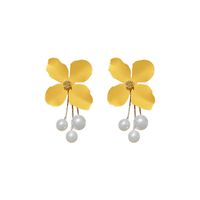 Simple Flower Pearl Earrings main image 6