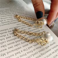 Boucles D&#39;oreilles Perles Coréennes En Forme De Lettre Simple main image 3
