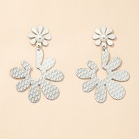 Fashion Metal Pearl Flower Earrings sku image 2