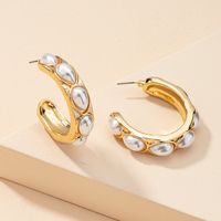 Retro Fashion C-shaped Pearl Earrings sku image 1