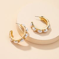 Retro Fashion C-shaped Pearl Earrings main image 4