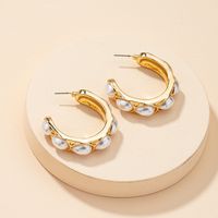 Retro Fashion C-shaped Pearl Earrings main image 5