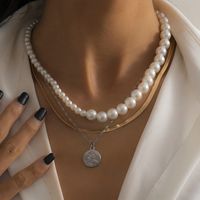 Geometric Embossed Round Pendant Pearl Necklace main image 1