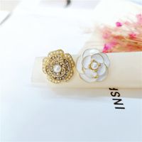 Korean Retro Metal Flower Earrings sku image 1