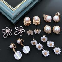 White Pearl Retro Flower Earrings main image 1