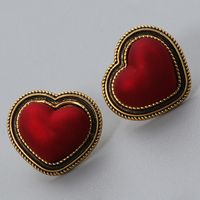 Retro Big Peach Heart-shaped Earrings main image 5
