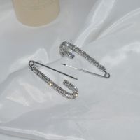 Diamond-encrusted Paper Clip Fixed Clothes Brooch Buckle Corsage Accessories main image 1