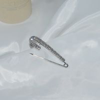Diamond-encrusted Paper Clip Fixed Clothes Brooch Buckle Corsage Accessories main image 3