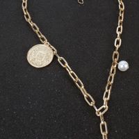 Retro Thin Chain Alloy Medallion Pendant Necklace main image 3