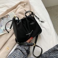 Nouveau Sac Seau De Grande Capacité Avec Impression De Lettres À La Mode sku image 5