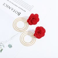 Boucles D&#39;oreilles Fleurs En Tissu Doux main image 6