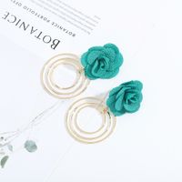 Boucles D&#39;oreilles Fleurs En Tissu Doux main image 5