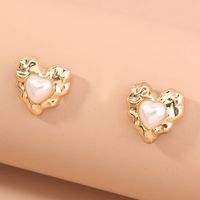 Retro Heart-shaped Metal Pearl Earrings sku image 1
